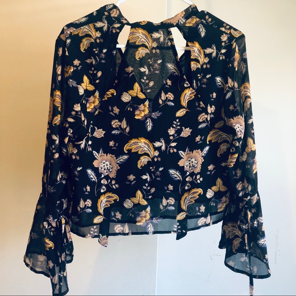 Sheer Floral Cutoff Long Sleeved Blouse Top - Picture 6 of 8